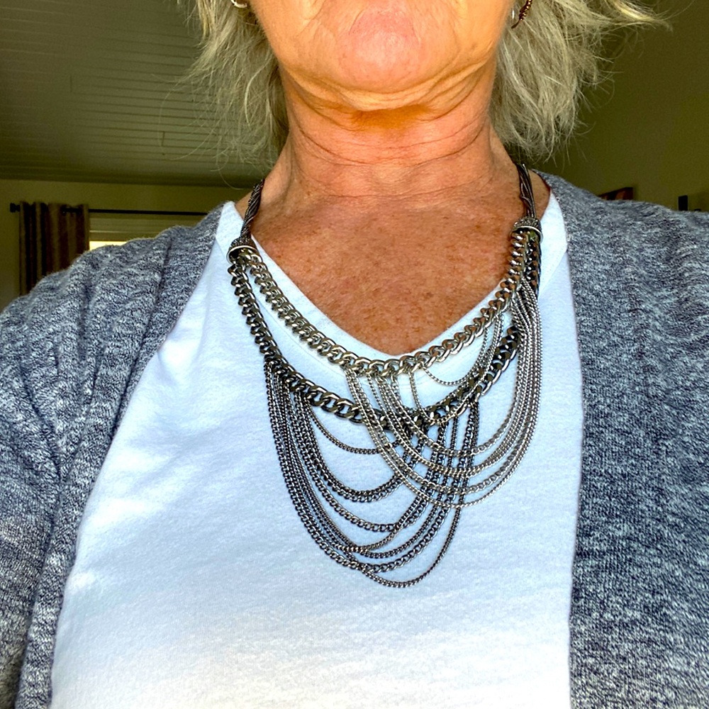 Super edgy, modern and gorgeous necklace.